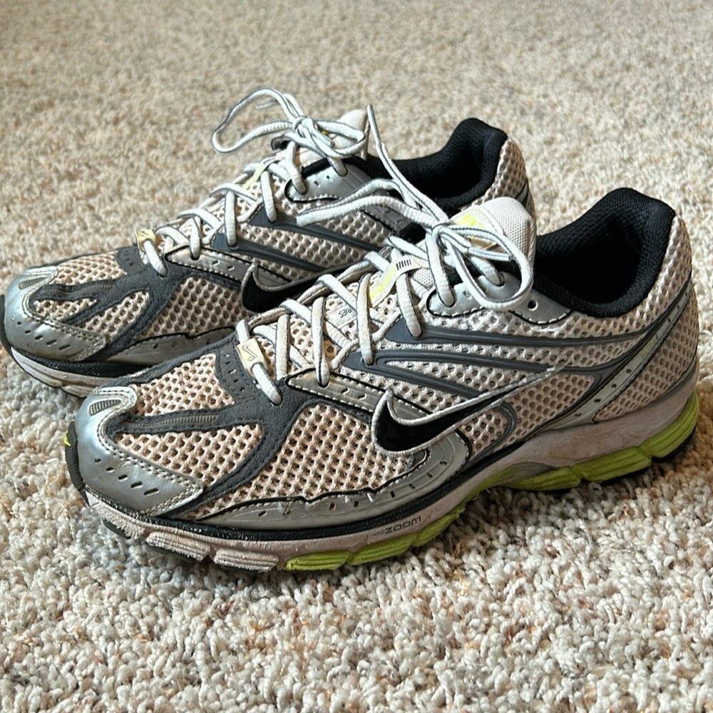 Nike Men's Air Zoom Elite 4 Bowerman Series. Size 10